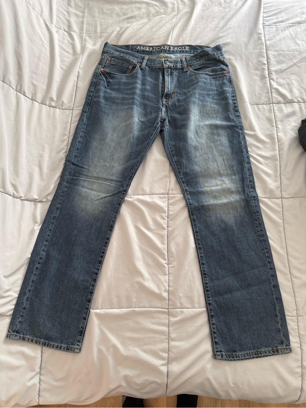 American Eagle Outfitters Men's Faded Blue Straight Jeans